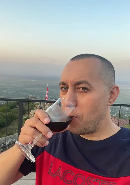 Я Владимир, 40, из Москвы, ищу знакомство для приятного времяпровождения