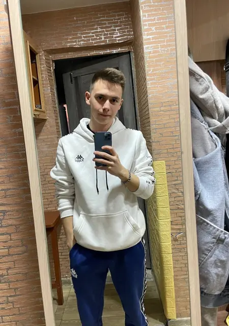 Я Егор, 20, из Кургана, ищу знакомства без обязательств