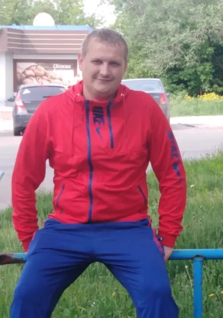 Я Максим, 36, из Гурьевска, ищу знакомство для приятного времяпровождения