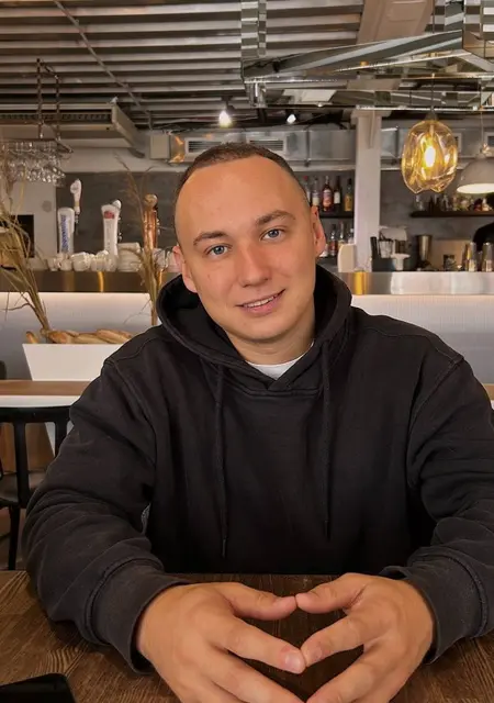 Я Mark, 24, из Уссурийска, ищу знакомства без обязательств