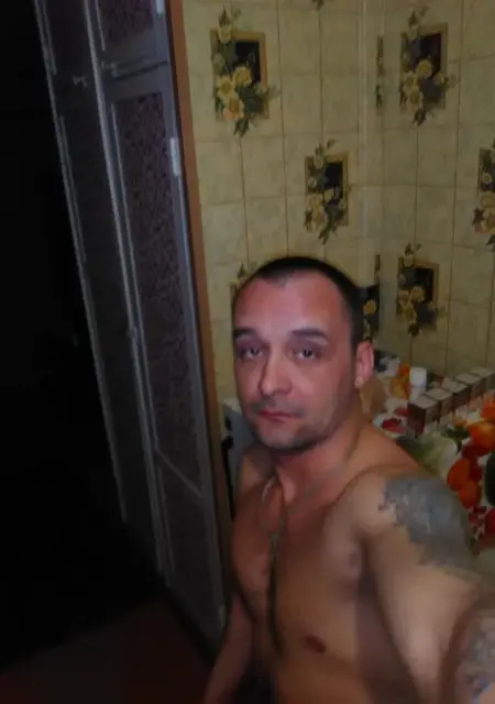 Я Иван, 42, из Магадана, ищу знакомства без обязательств