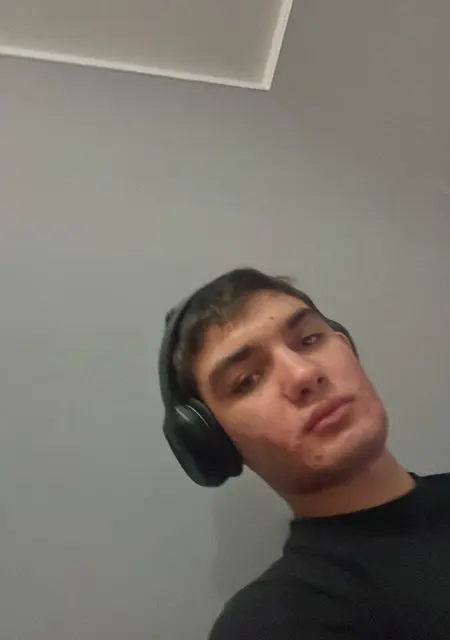 Я Artur, 21, знакомлюсь на одну ночь в Владикавказе