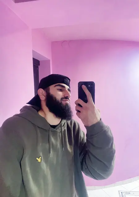 Я Тимур, 38, знакомлюсь на одну ночь в Феодосии