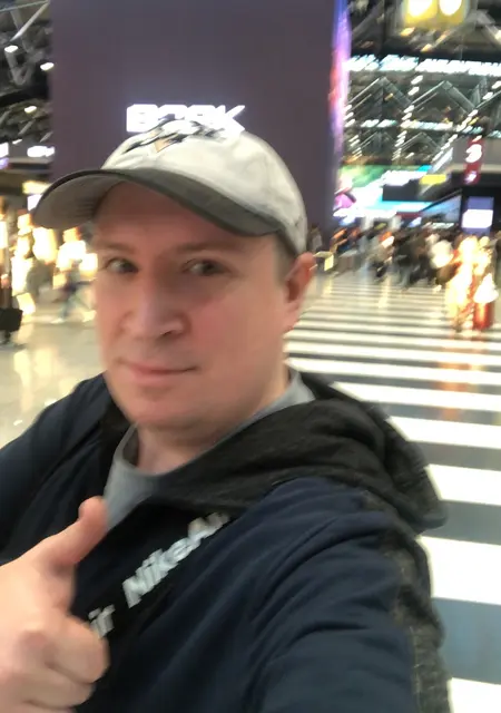 Юрий из Омска, мне 39, познакомлюсь для приятного времяпровождения