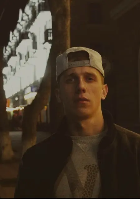 Денис из Новополоцка, мне 28, познакомлюсь для общения