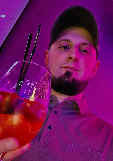 Я Анвар, 23, знакомлюсь для открытые отношения в Тольятти