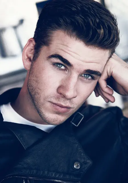 Я Андрей, 33, из Каменска-Уральского, ищу знакомства без обязательств