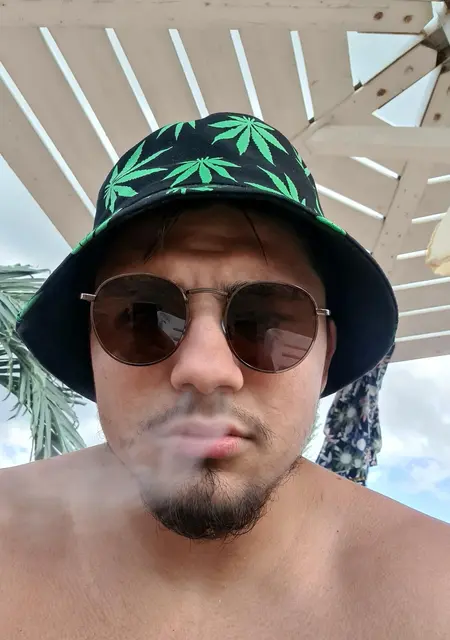 Я Максим, 23, из Калуги, ищу знакомства без обязательств