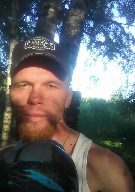 Я Денис, 25, из Твери, ищу знакомства без обязательств