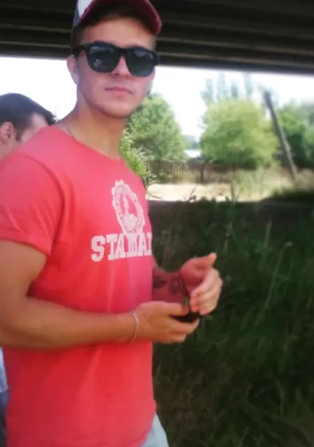 Петя из Ейска, ищу на сайте знакомства на одну ночь