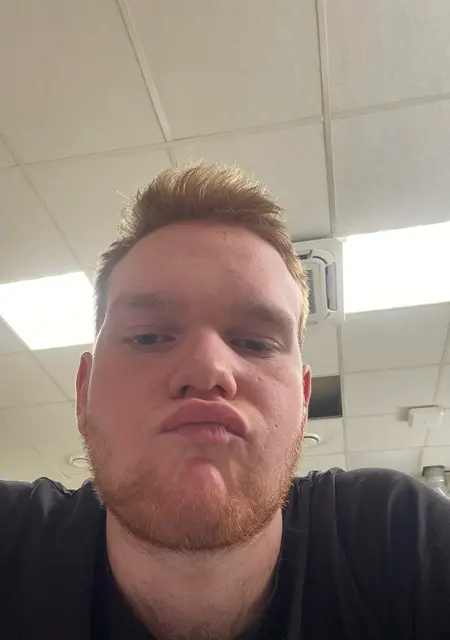 Я Mihail, 21, знакомлюсь для общения в Череповце