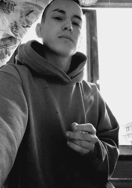 Рафаэль из Раевки, мне 26, познакомлюсь для постоянных отношений