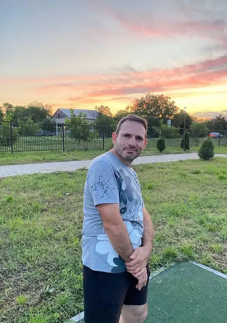 Я Лева, 44, из Ставрополя, ищу знакомства без обязательств