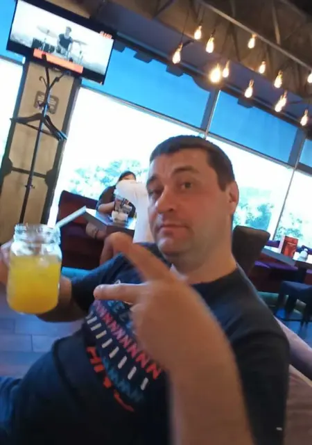 Я Чобик, 44, из Гатчины, ищу знакомства без обязательств