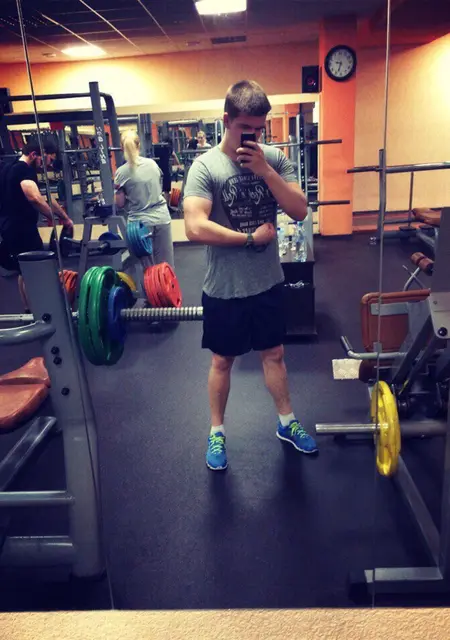 Антон из Курска, мне 27, познакомлюсь для вирта