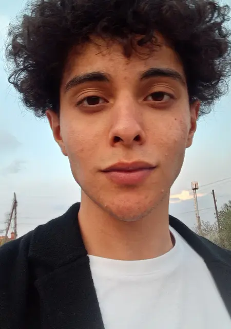 Даня из Симферополя, мне 20, познакомлюсь на одну ночь