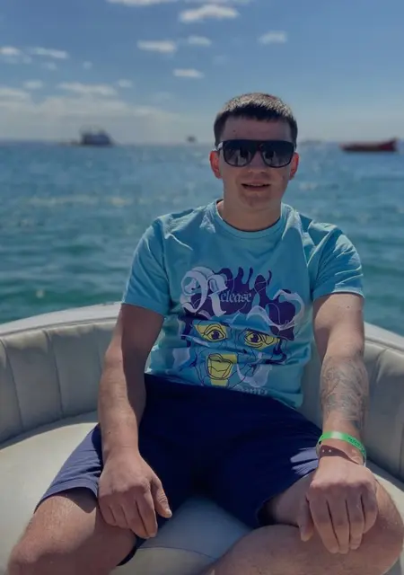 Андрей з Житомира, шукаю на сайті приємне проведення часу