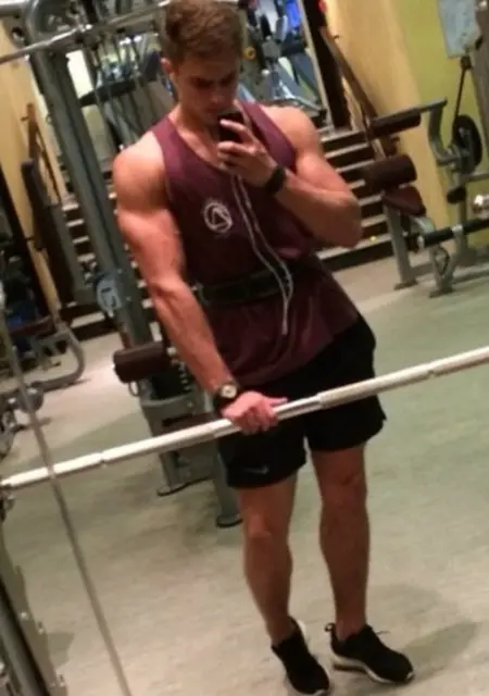 Я Никита, 25, из Куровского, ищу знакомства без обязательств