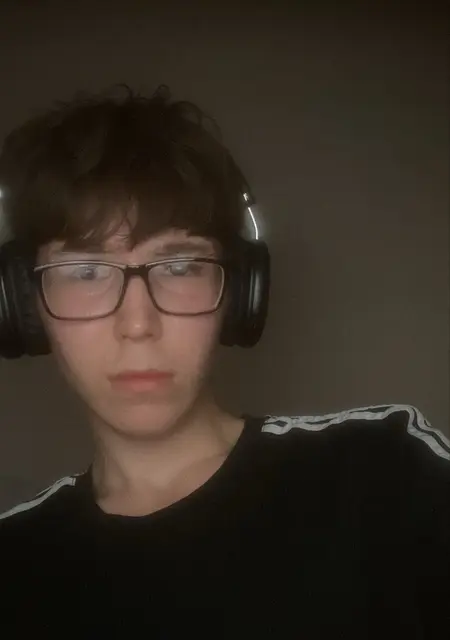 Я Владислав, 18, из Кургана, ищу знакомства без обязательств