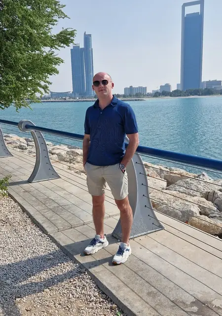 Я Артем, 36, из Черногорска, ищу знакомства без обязательств