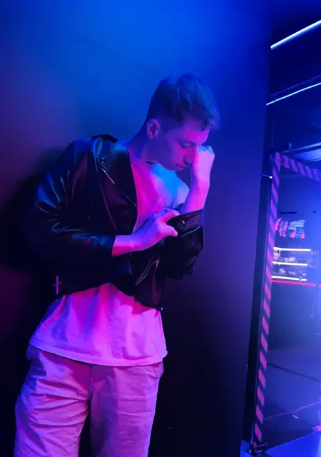 Я Михаил, 18, из Кингисеппа, ищу знакомства на одну ночь