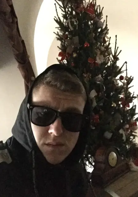 Денис з Ужгорода, шукаю на сайті знайомства на одну ніч
