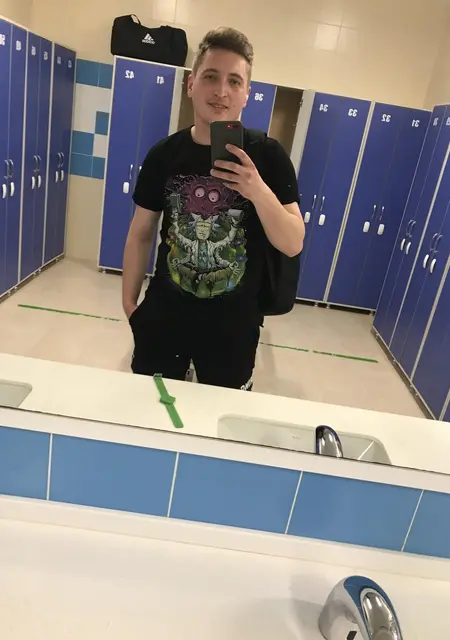 Я Артём, 28, из Корсакова, ищу знакомство для дружбы