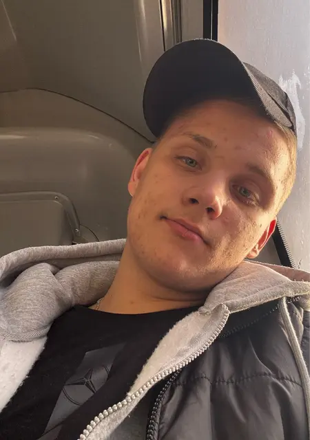 Я Георгий, 19, знакомлюсь для постоянных отношений в Череповце