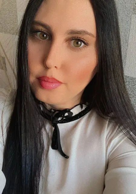 Я Юлианна, 29, из Омска, ищу знакомство для приятного времяпровождения
