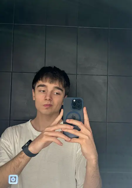 Я Константин, 18, знакомлюсь для приятного времяпровождения в Санкт-Петербурге