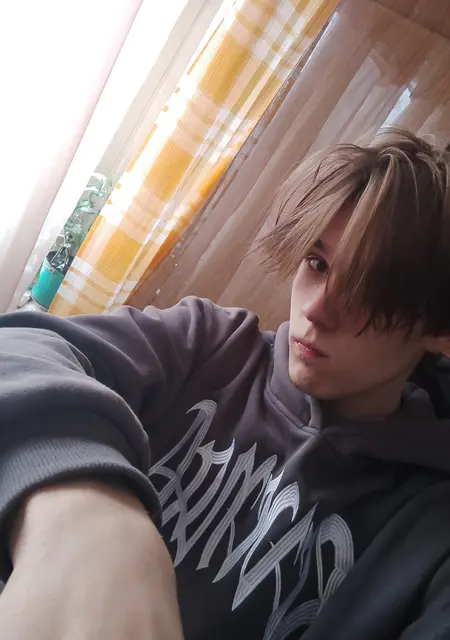 Я Коля, 19, из Липецка, ищу знакомства без обязательств