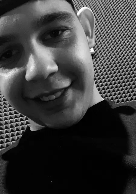 Руслан из Кургана, мне 21, познакомлюсь для вирта