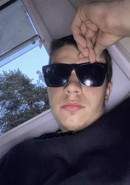 Вячеслав из Казани, мне 20, познакомлюсь для приятного времяпровождения