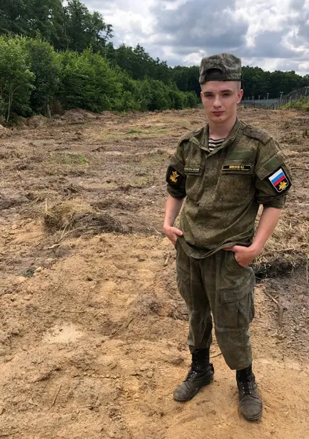 Максим из Климовска, мне 21, познакомлюсь для приятного времяпровождения