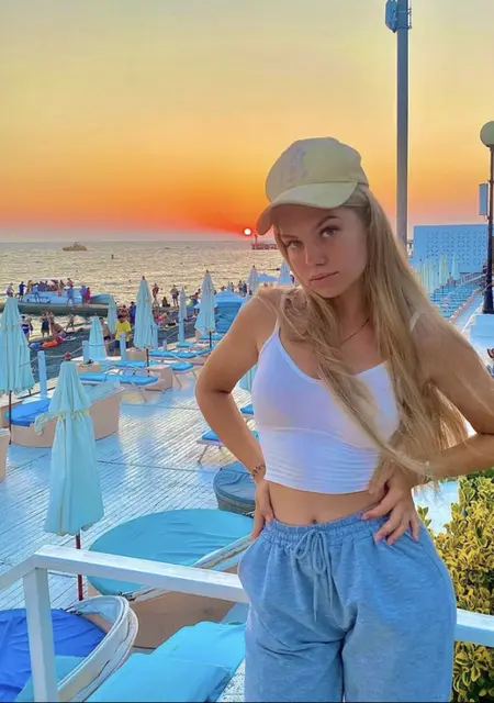 Я Катенька, 24, знакомлюсь для вирта в Омске