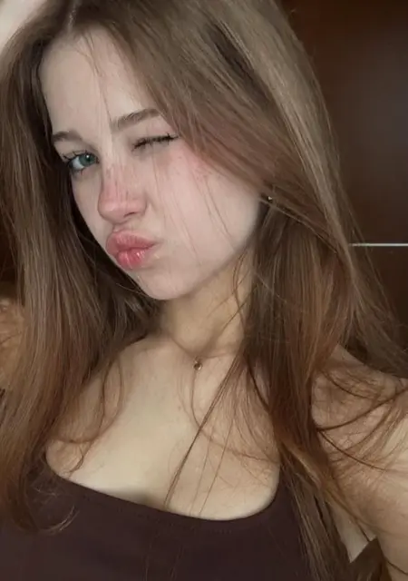 Я Амина, 18, из Боровичей, ищу знакомство для вирта