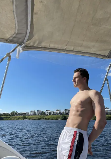 Артём из Тольятти, мне 28, познакомлюсь без обязательств