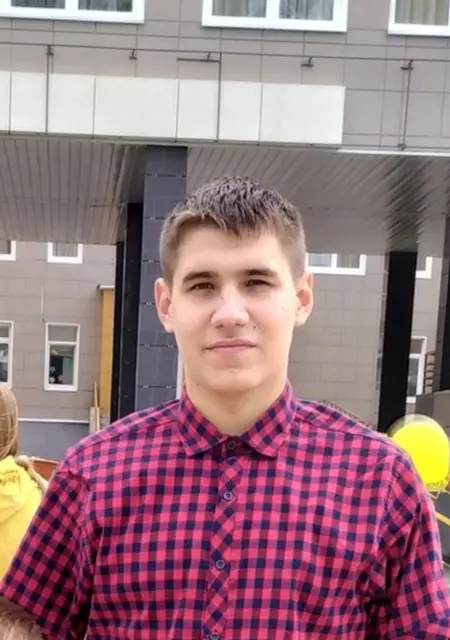 Я Денис, 23, из Кирова, ищу знакомства на одну ночь