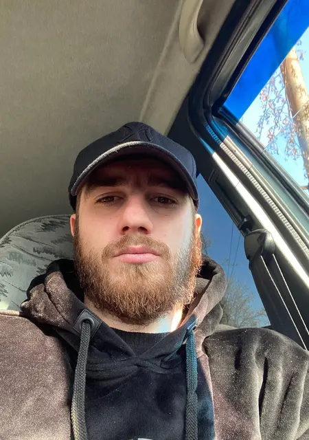 Роман из Владикавказа, мне 27, познакомлюсь для вирта