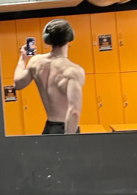 Александр из Красноярска, мне 20, познакомлюсь без обязательств