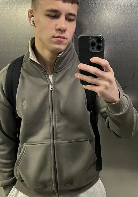 Я Евгений, 18, знакомлюсь без обязательств в Воронеже