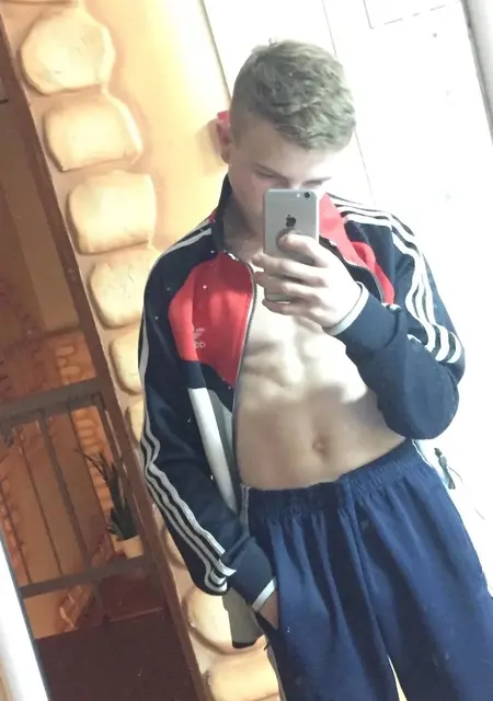 Я Данил, 19, из Елизова, ищу знакомство для вирта