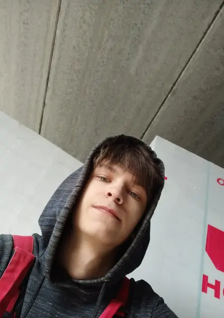 Я Борис, 21, из Петрозаводска, ищу знакомство для приятного времяпровождения