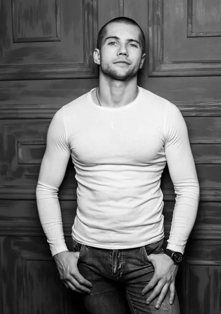 Артур из Саратова, ищу на сайте приятное времяпровождение