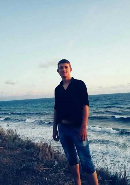 Алексей из Соснового Бора, мне 31, познакомлюсь на одну ночь