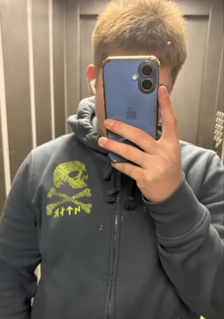 Даниил из Рязани, мне 18, познакомлюсь без обязательств