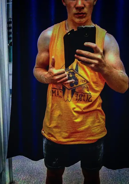 Иван из Анапы, мне 21, познакомлюсь на одну ночь