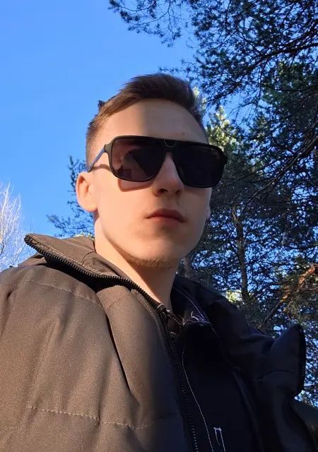 Я Андрей, 18, знакомлюсь на одну ночь в Сургуте