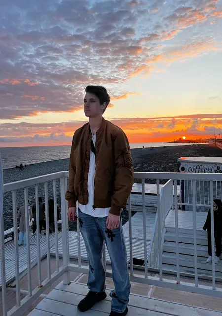 Данил из Бутурлиновки, мне 23, познакомлюсь для открытые отношения