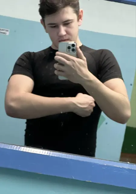 Я Артем, 18, из Дивногорска, ищу знакомства без обязательств